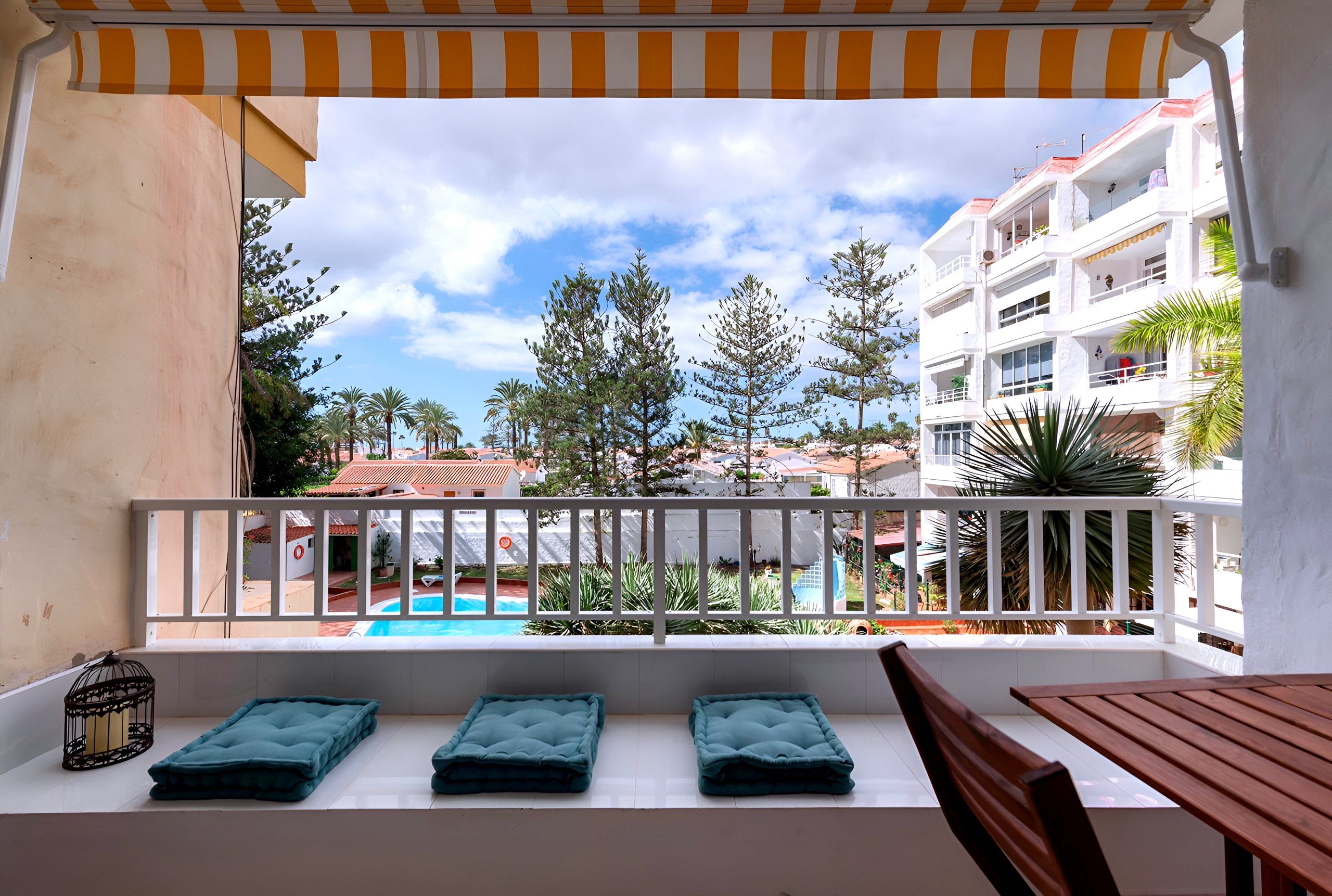 Loggia with a view of the garden and the pool